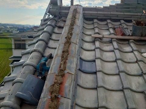 明石市の瓦屋根の棟改修前